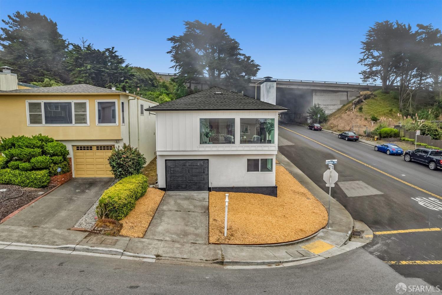 1 Gateway Drive