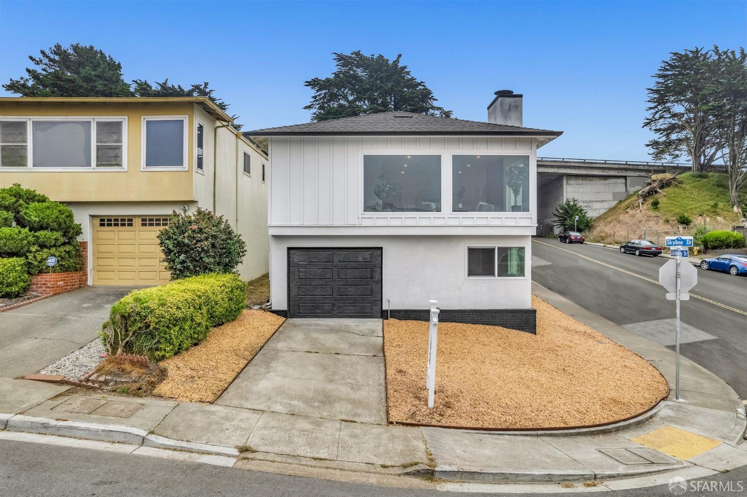 1 Gateway Drive