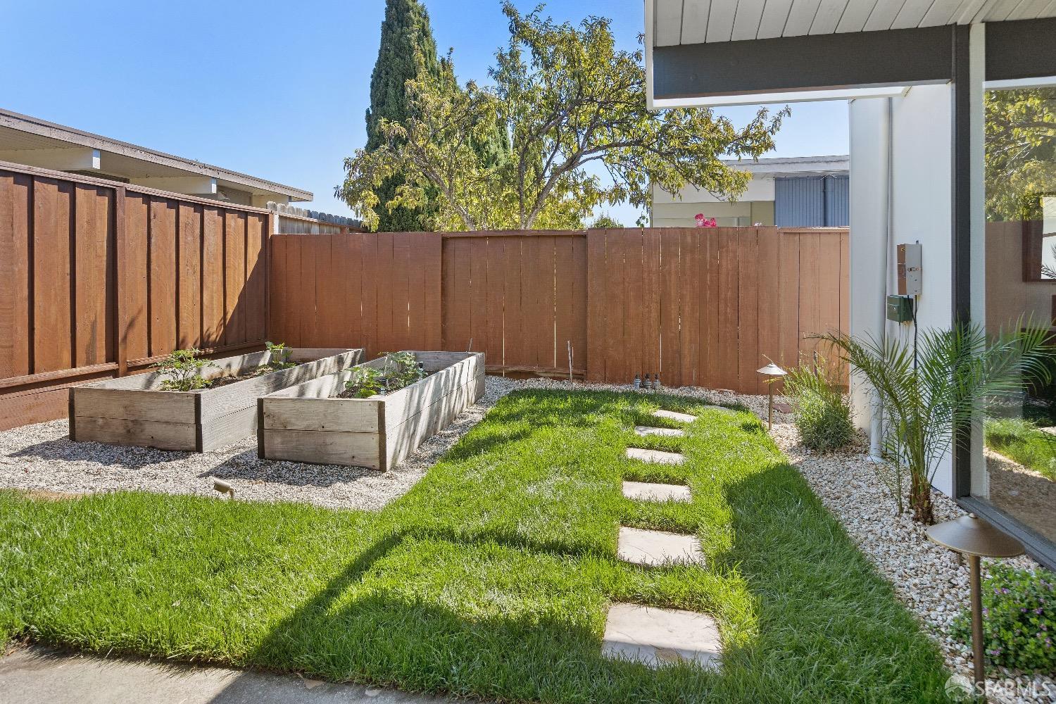 895 Crane Avenue