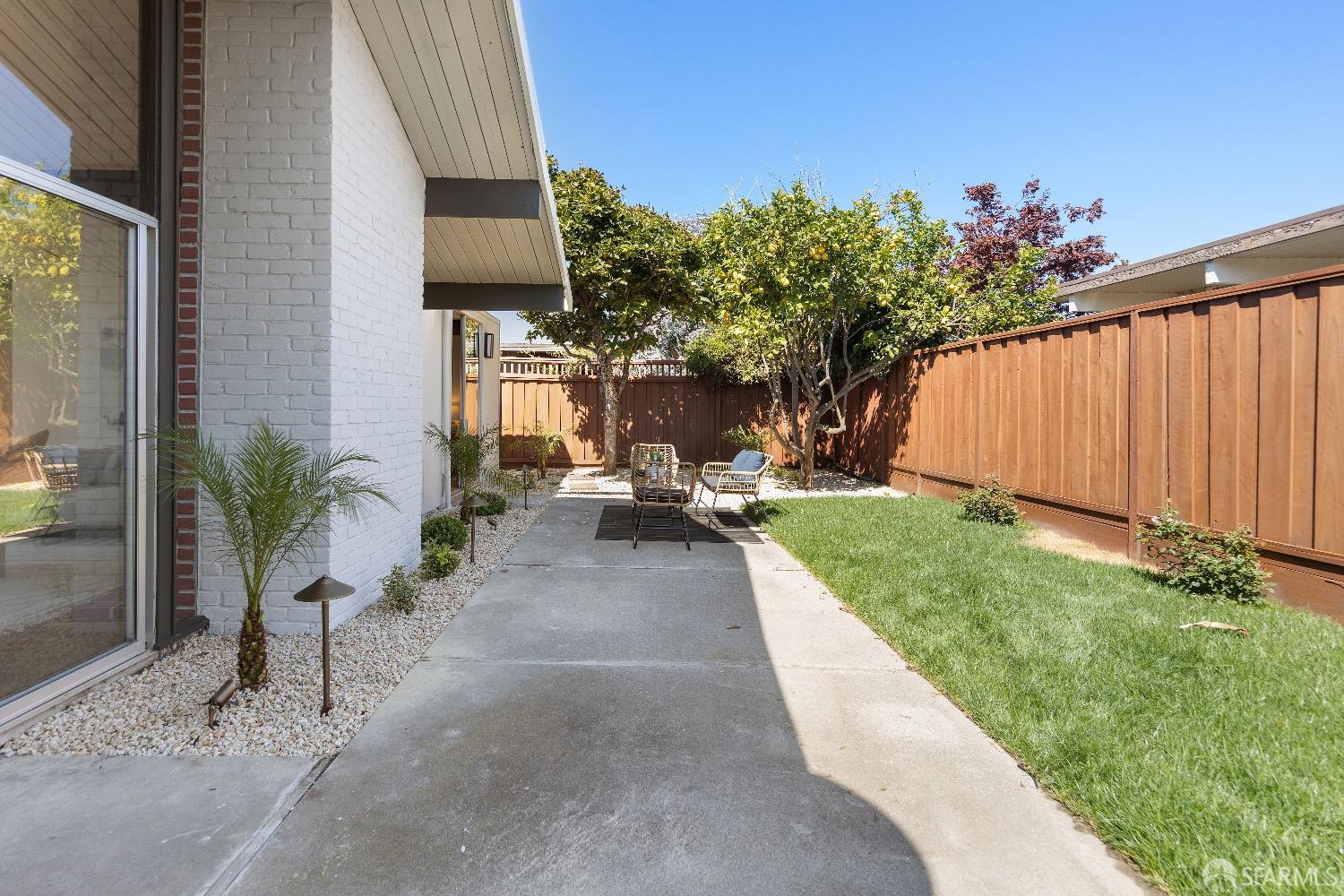 895 Crane Avenue