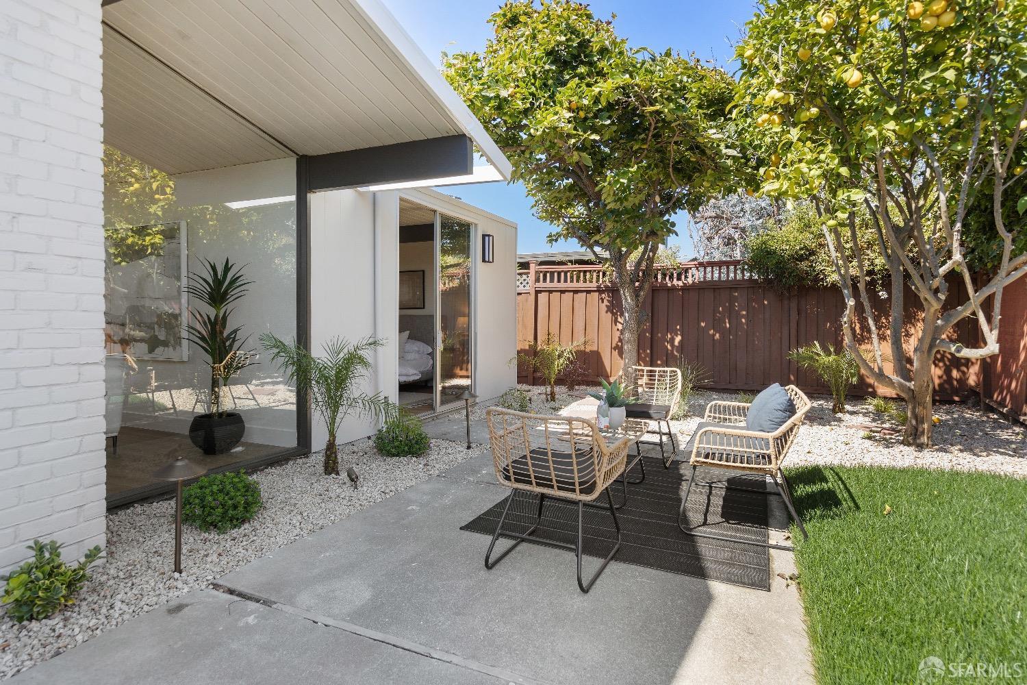 895 Crane Avenue