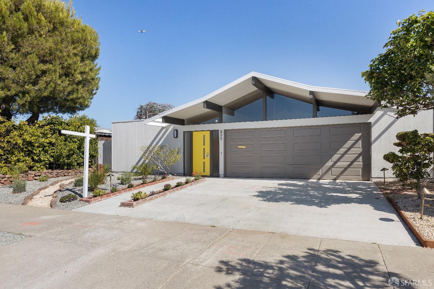 895 Crane Avenue