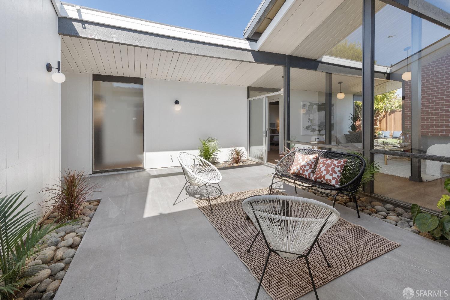 895 Crane Avenue