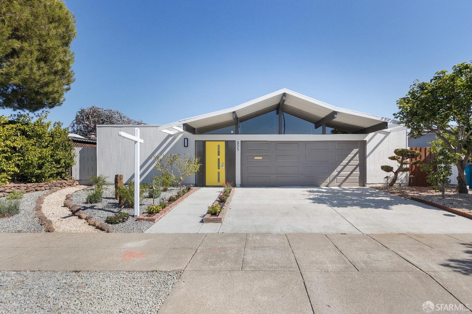 895 Crane Avenue