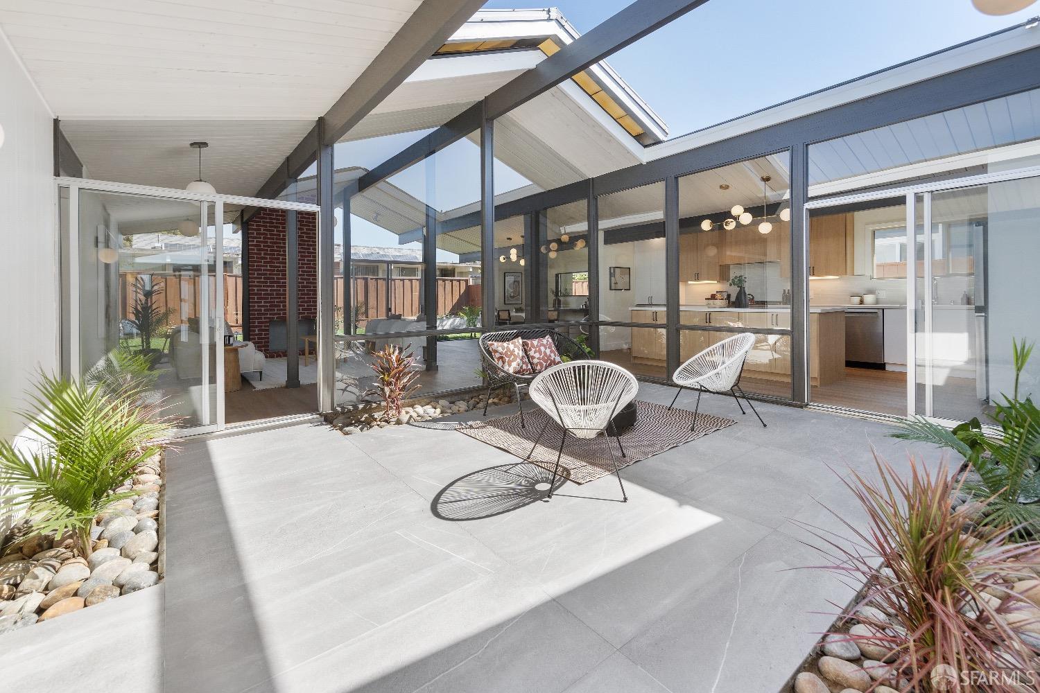 895 Crane Avenue