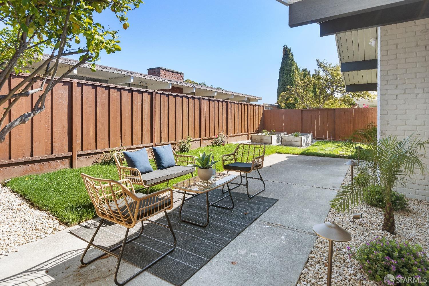 895 Crane Avenue