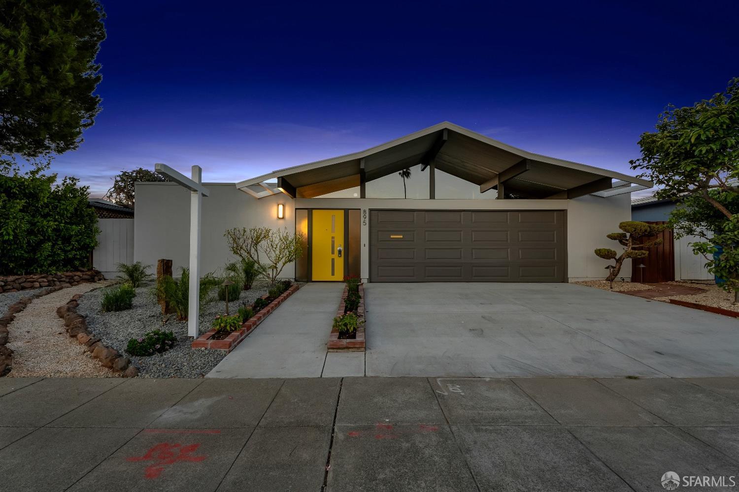 895 Crane Avenue