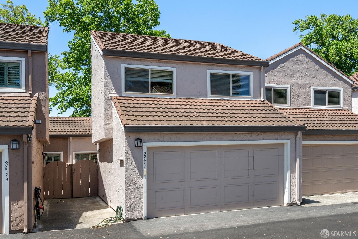 2657 Kentworth Way