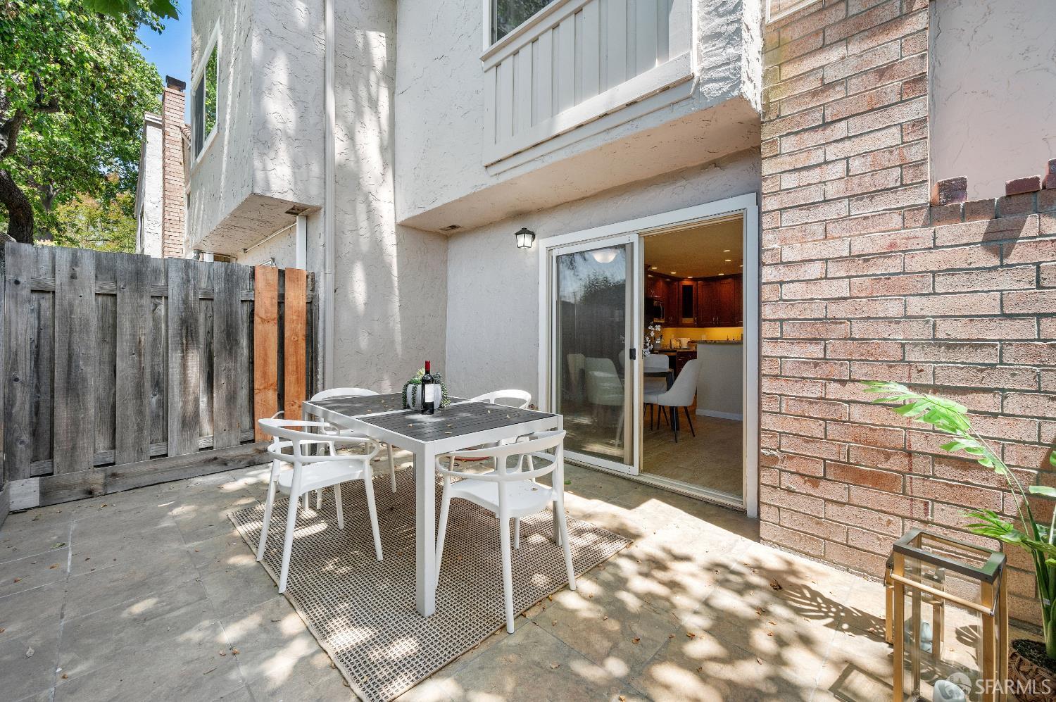 2657 Kentworth Way