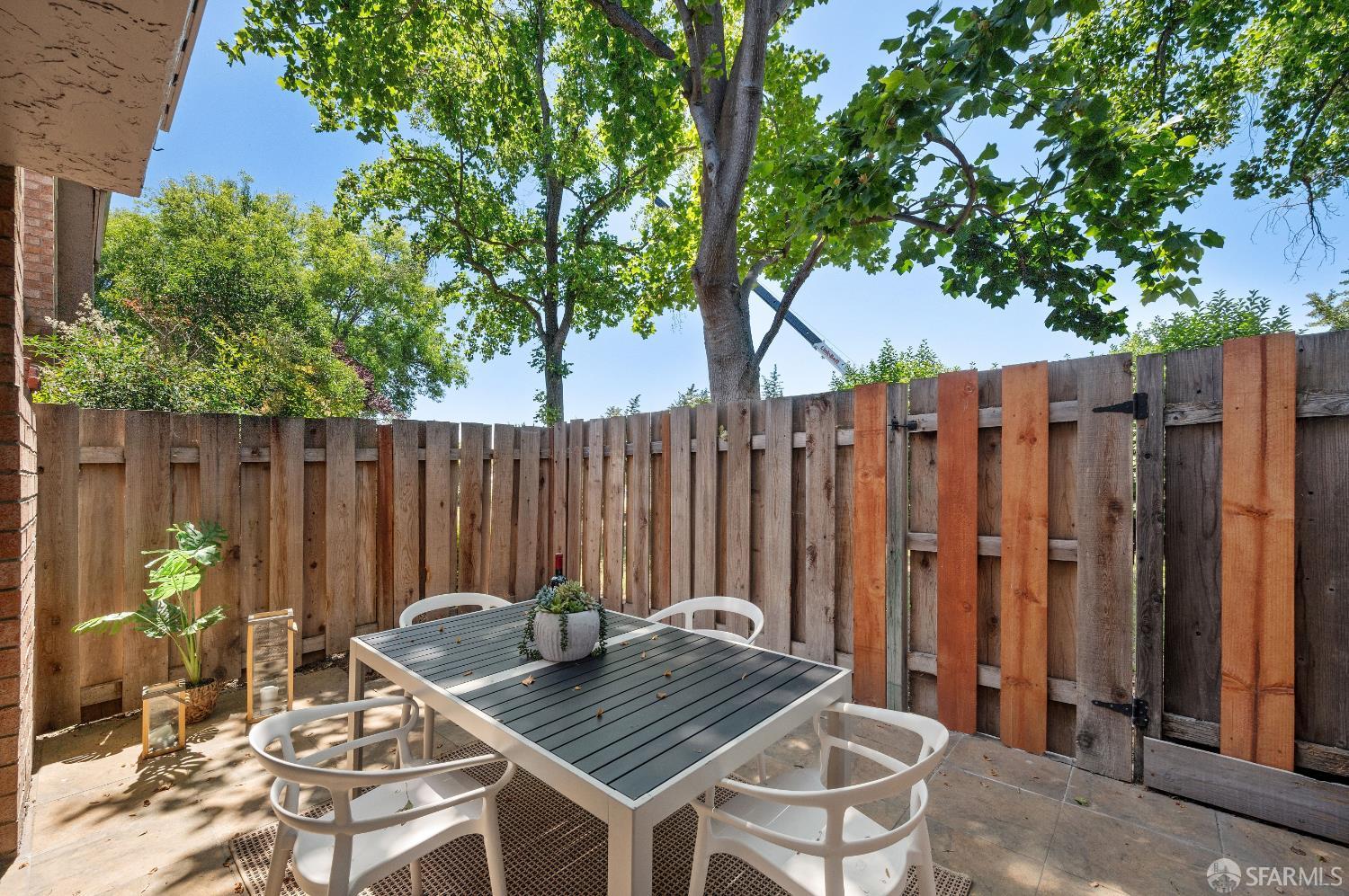 2657 Kentworth Way
