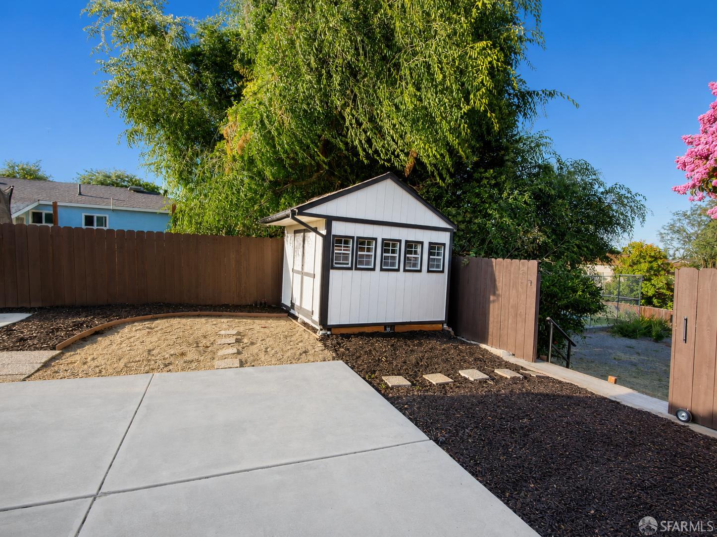 1832 Redwood Drive