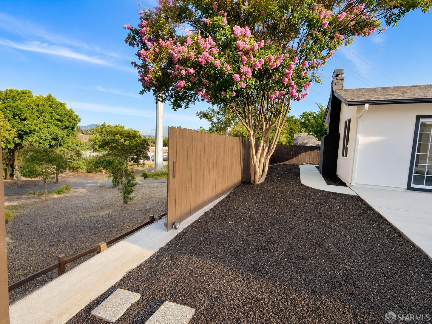 1832 Redwood Drive
