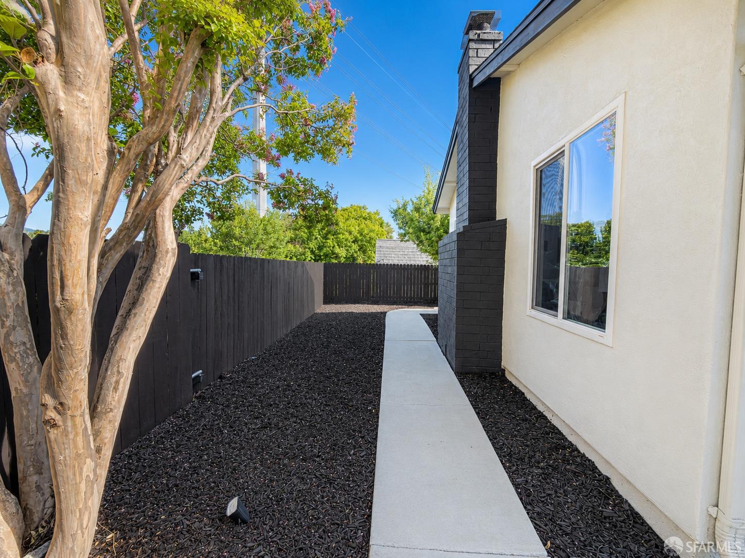 1832 Redwood Drive