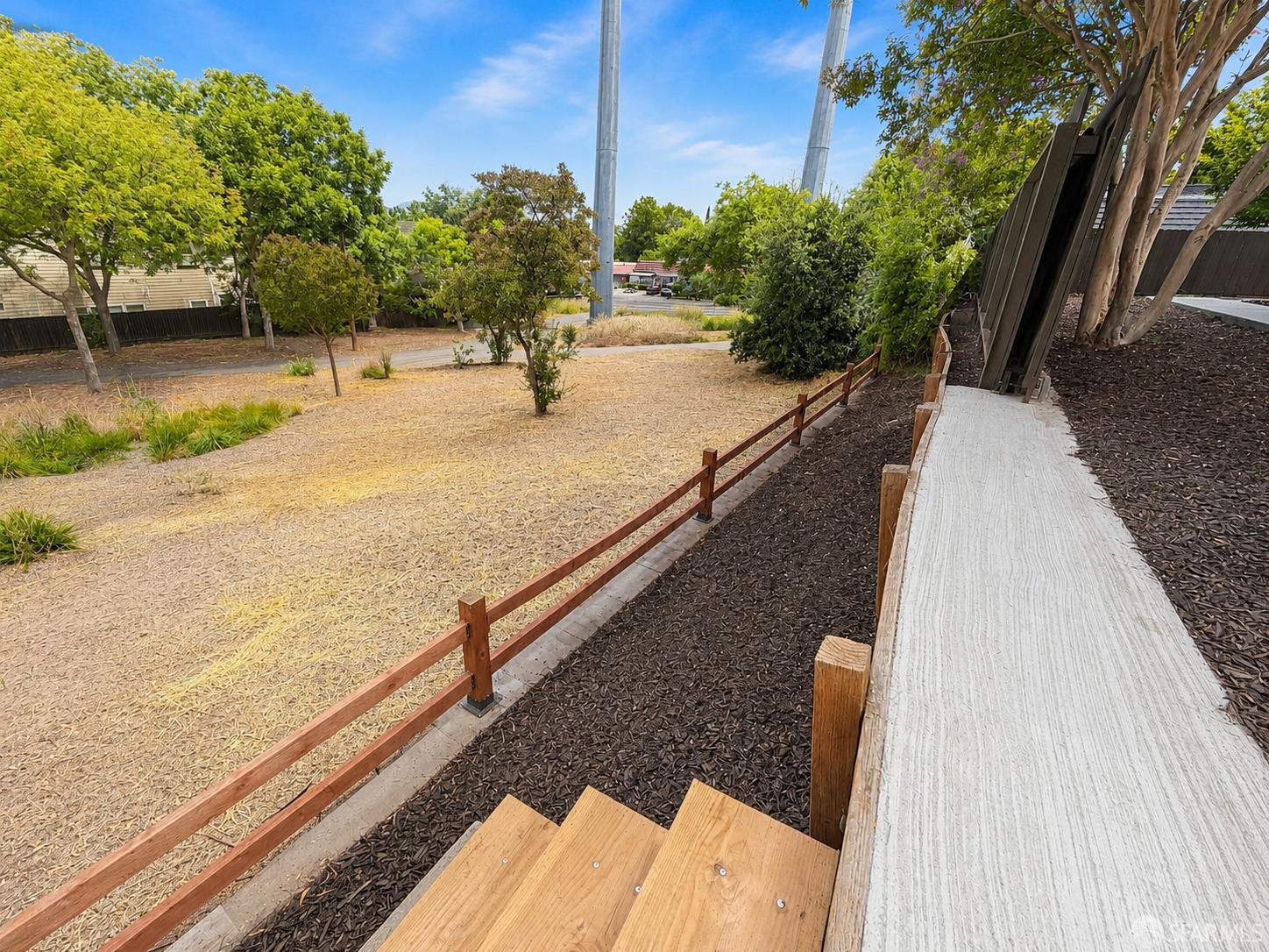 1832 Redwood Drive