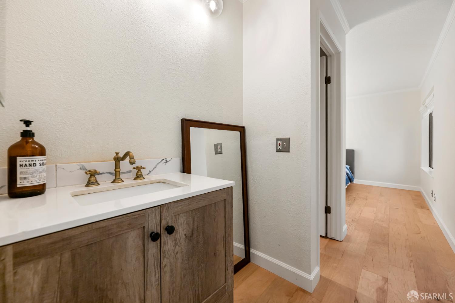 3352 La Mesa Drive # 6