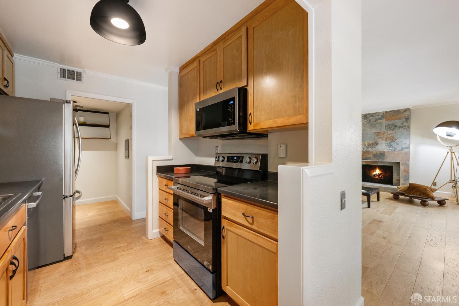 3352 La Mesa Drive # 6