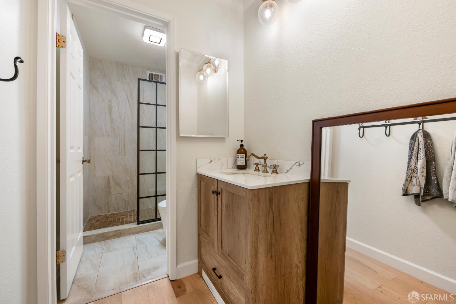3352 La Mesa Drive # 6