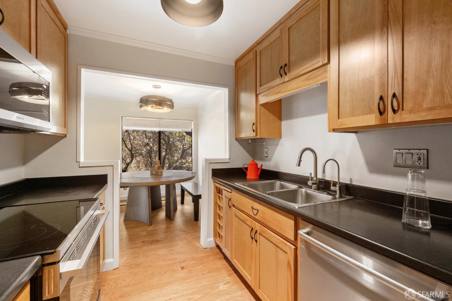 3352 La Mesa Drive # 6