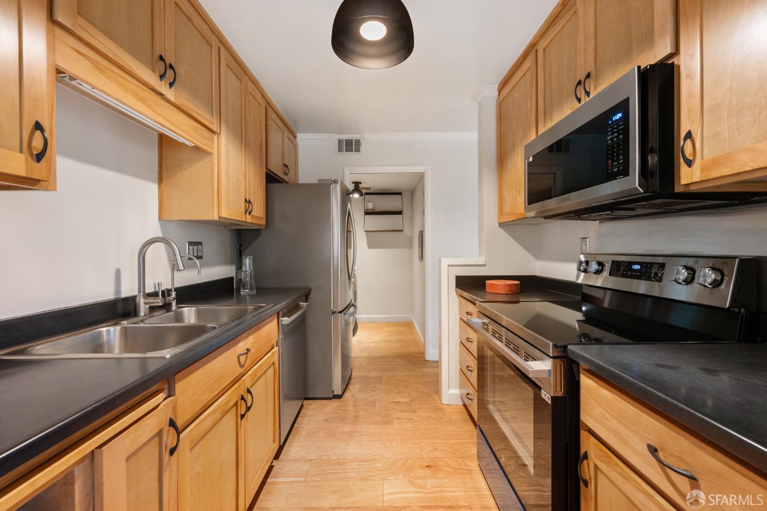 3352 La Mesa Drive # 6