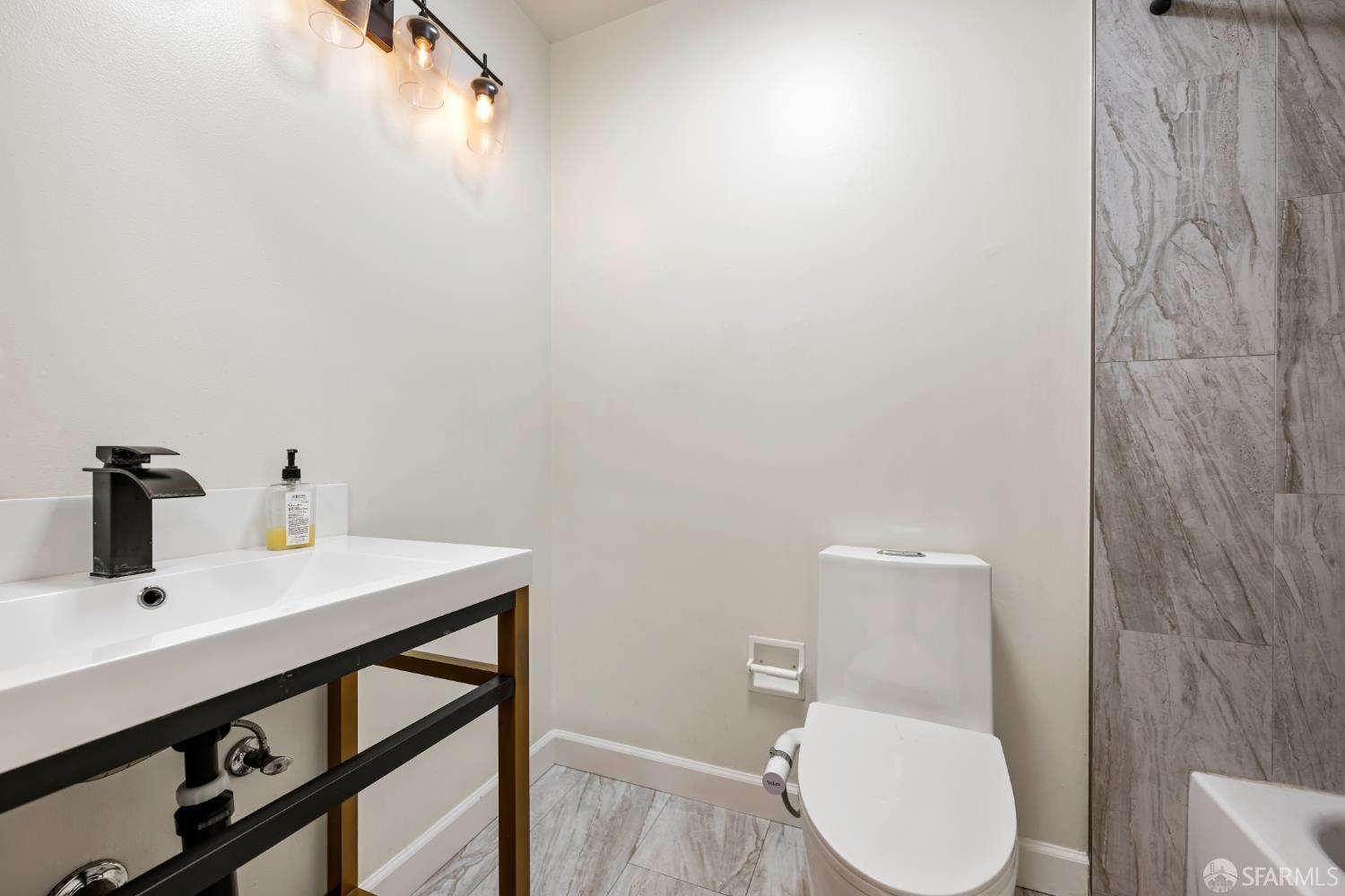 3352 La Mesa Drive # 6