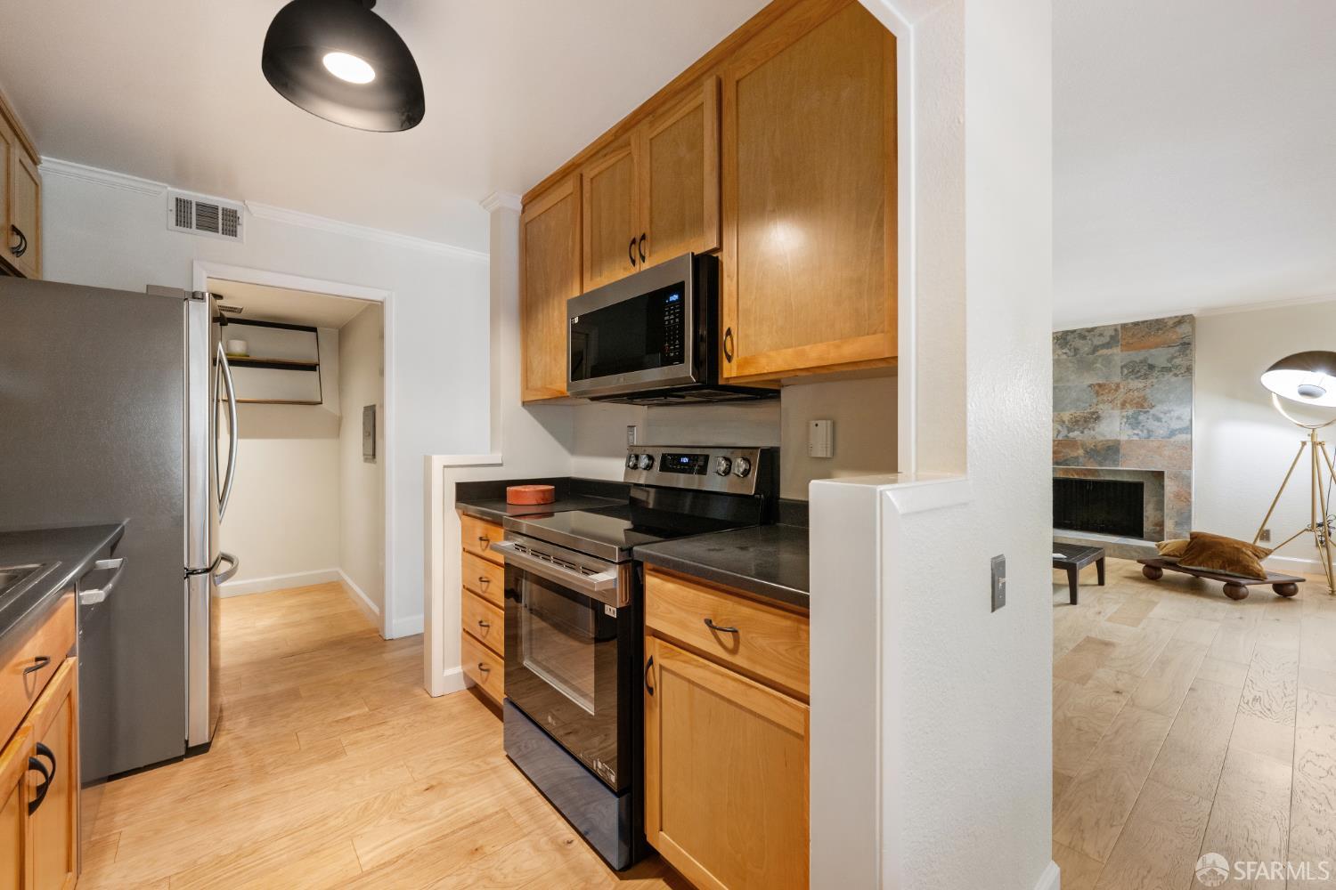 3352 La Mesa Drive # 6