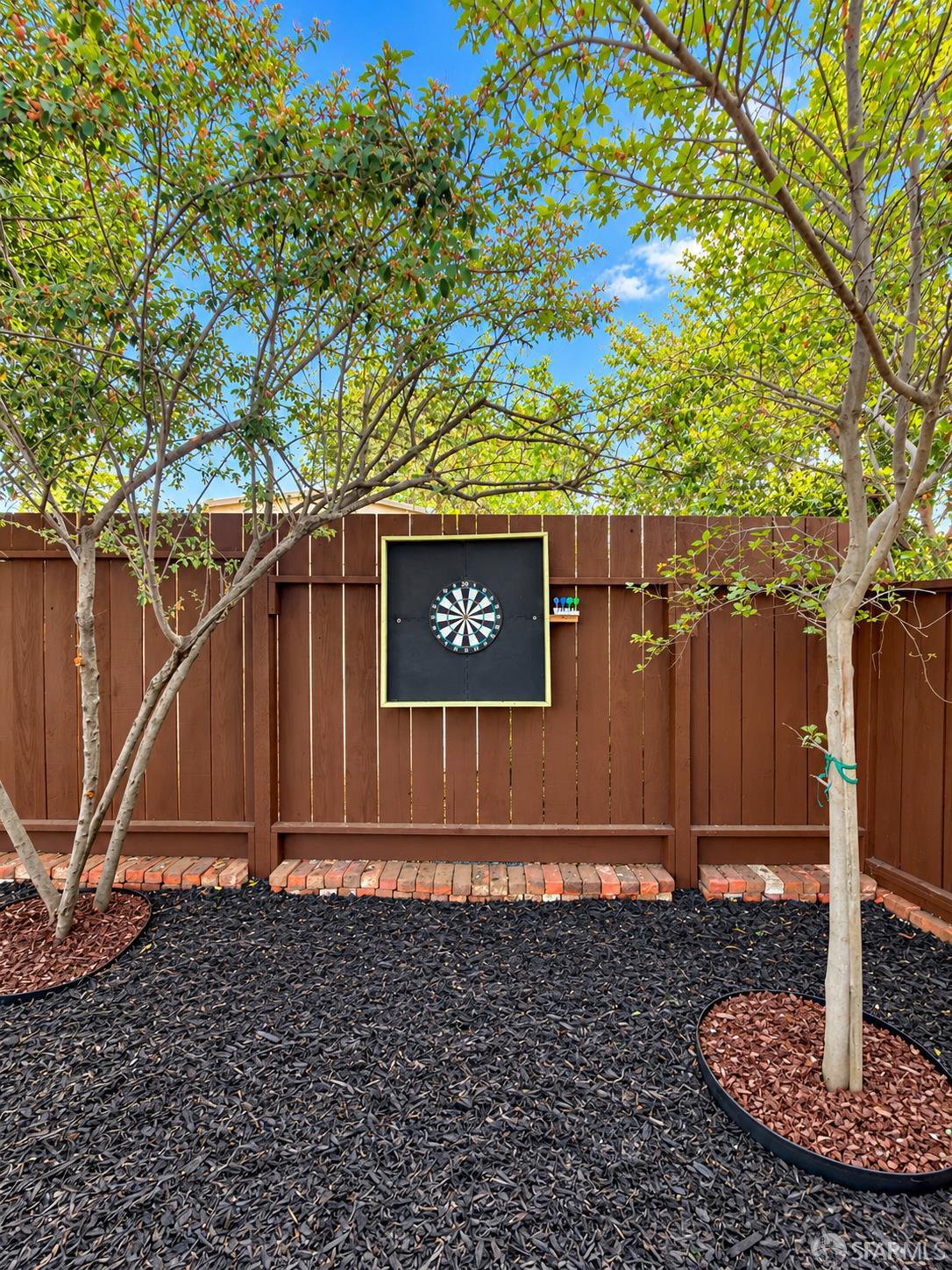 1487 El Camino Drive