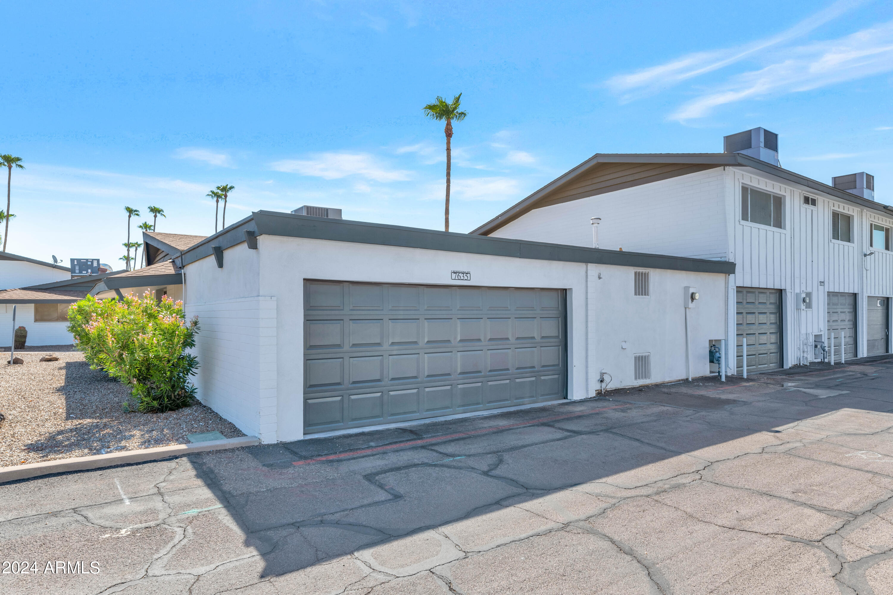 7635 E MINNEZONA Avenue