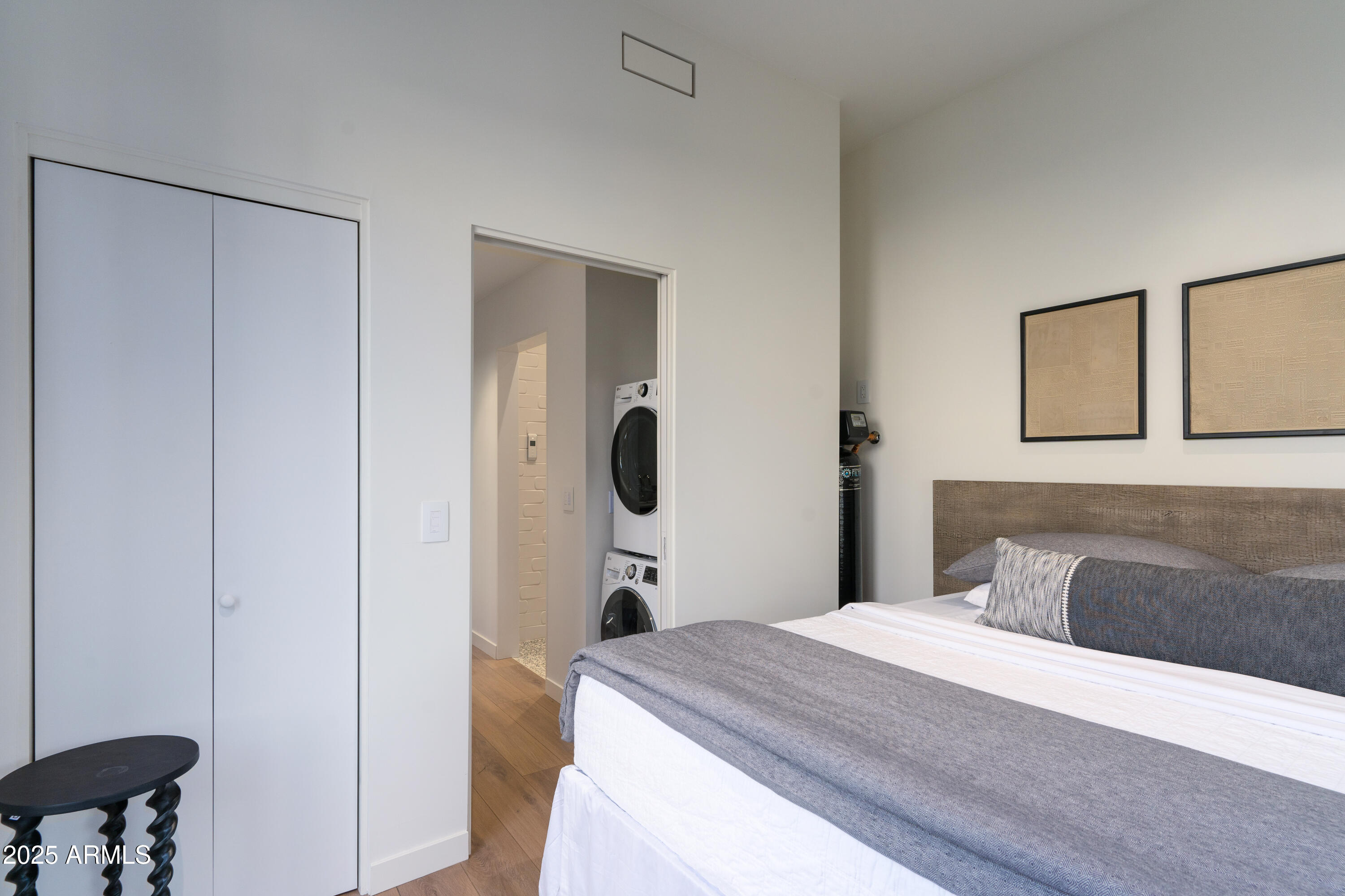 5311 E MITCHELL Drive