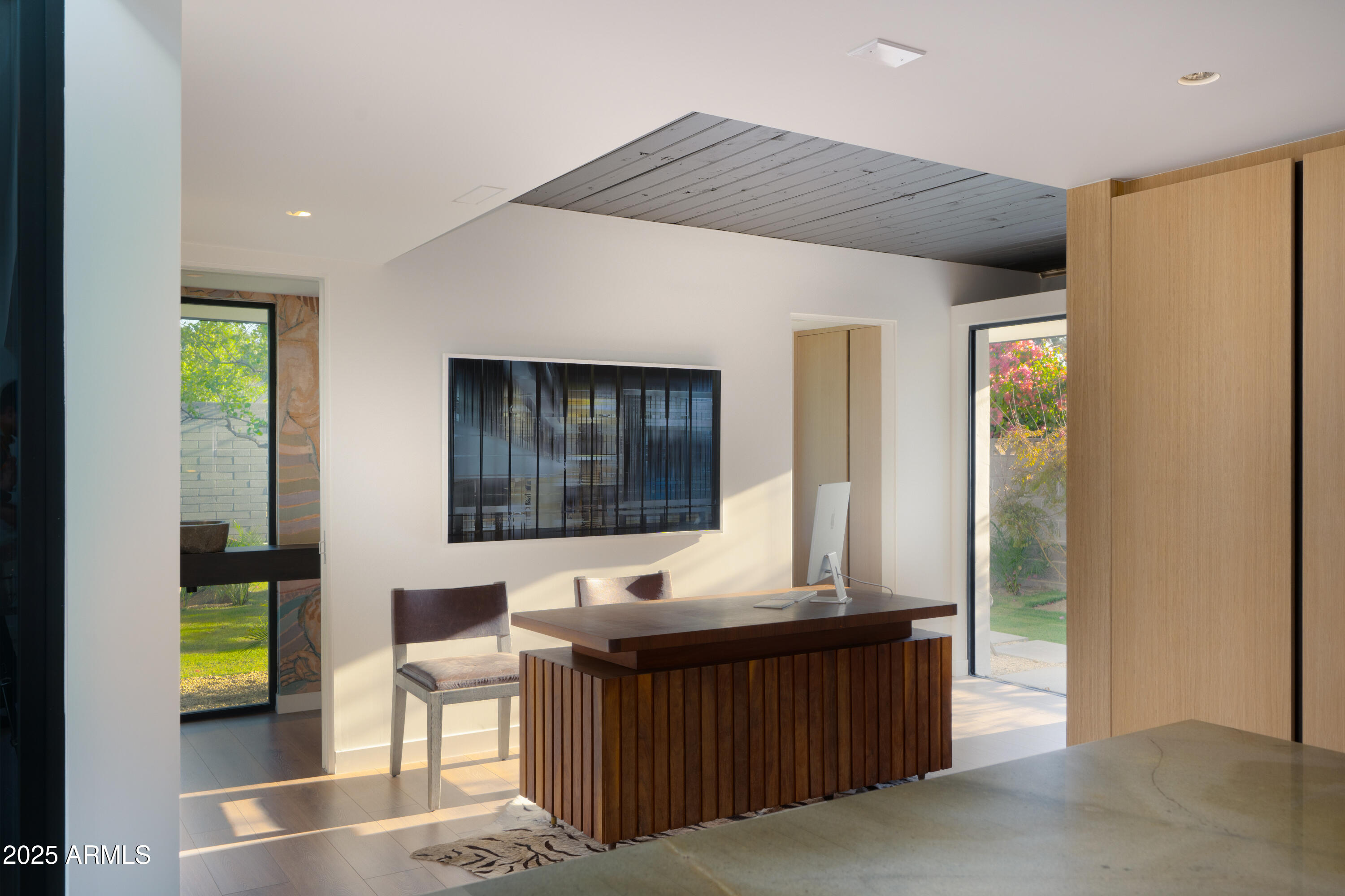 5311 E MITCHELL Drive