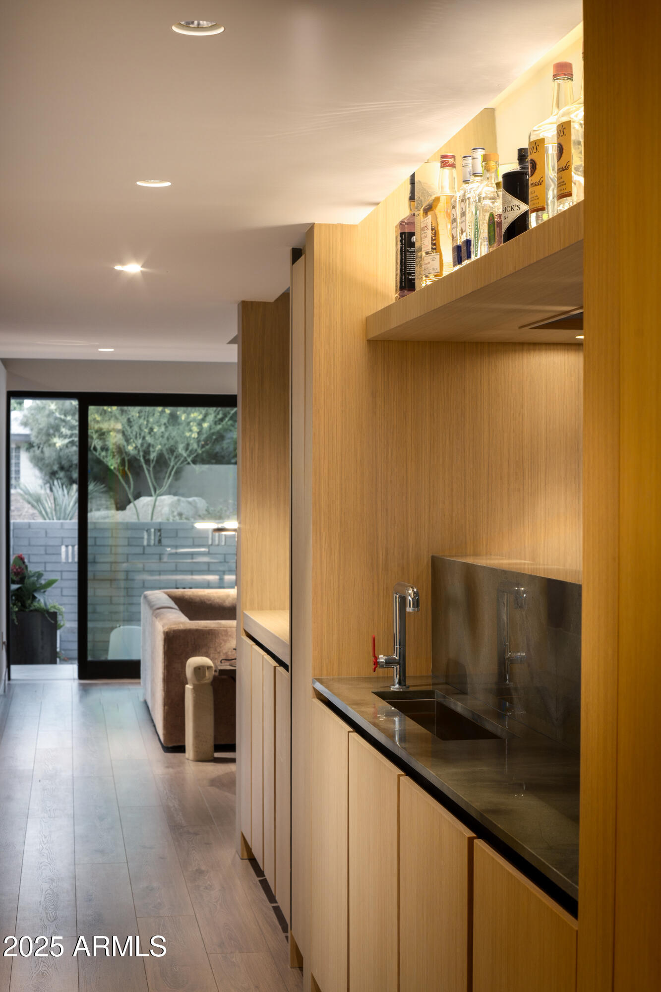 5311 E MITCHELL Drive