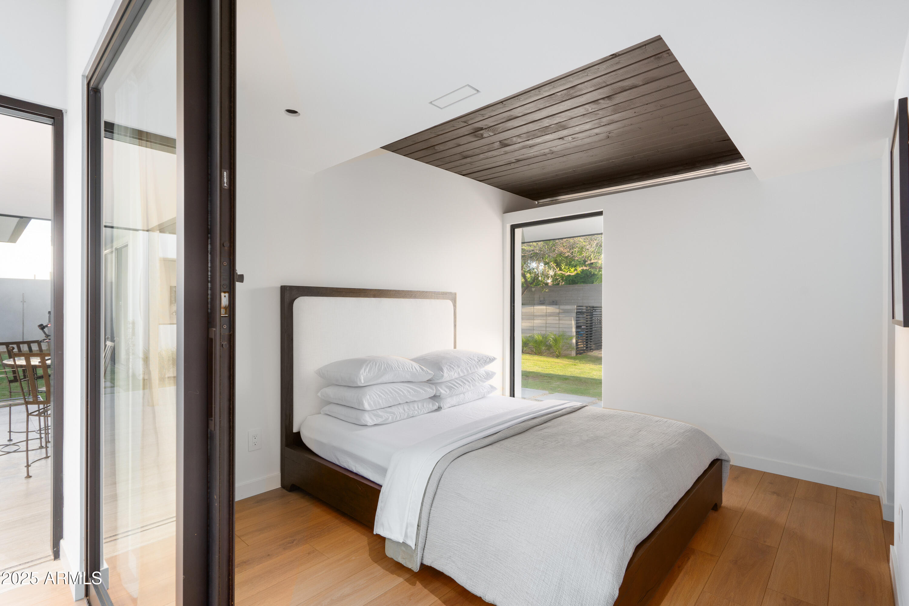 5311 E MITCHELL Drive