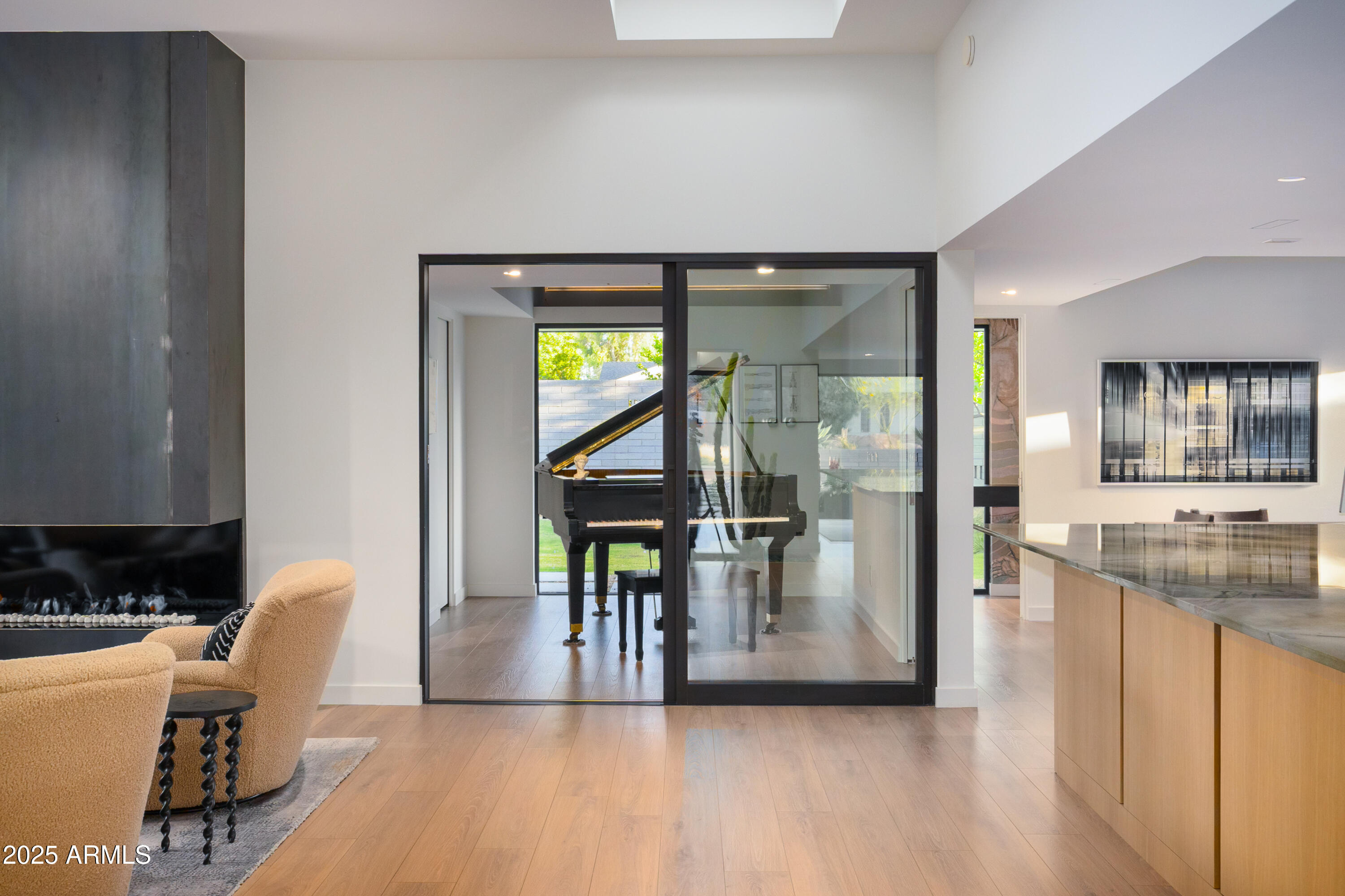 5311 E MITCHELL Drive