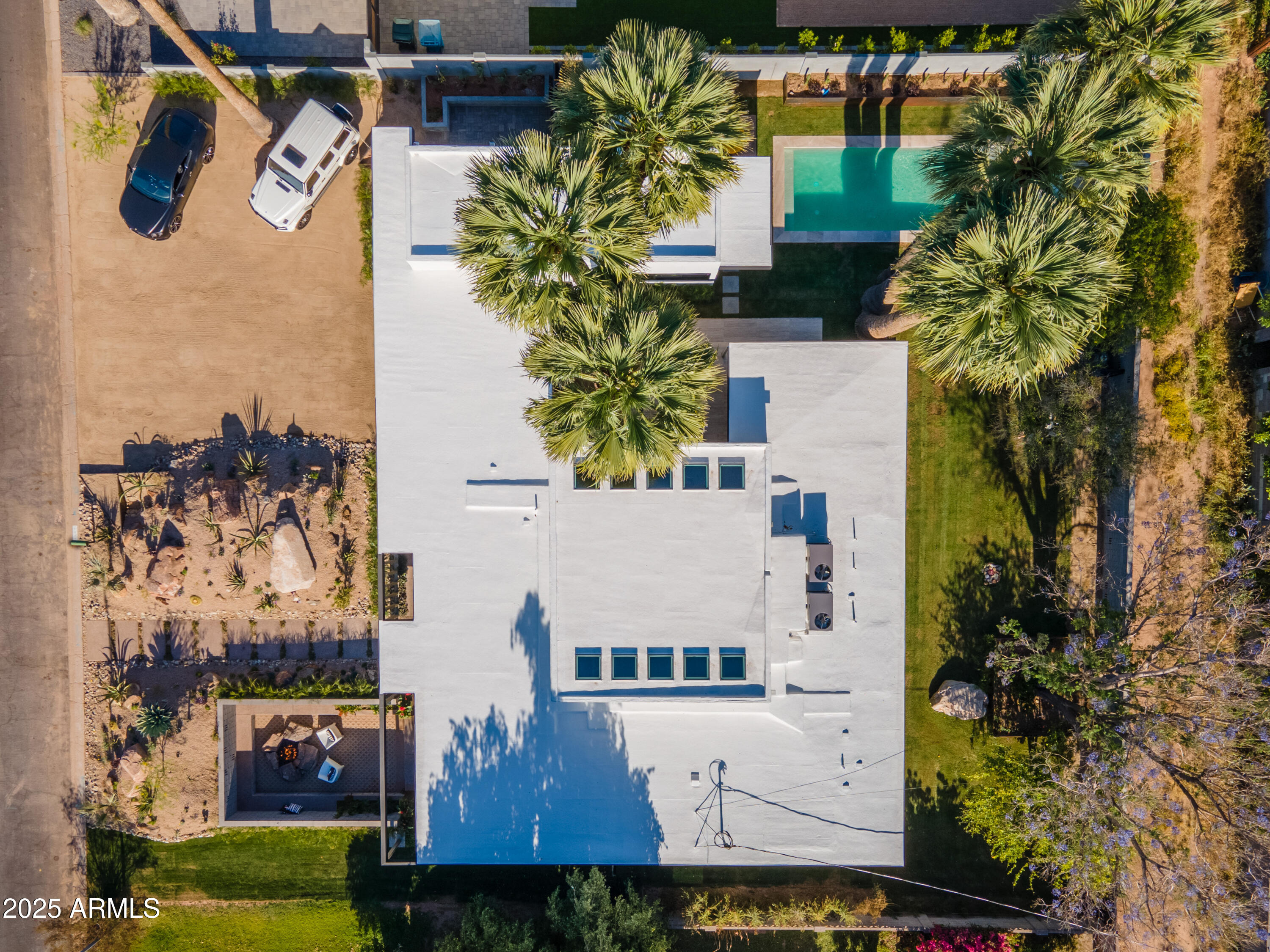 5311 E MITCHELL Drive