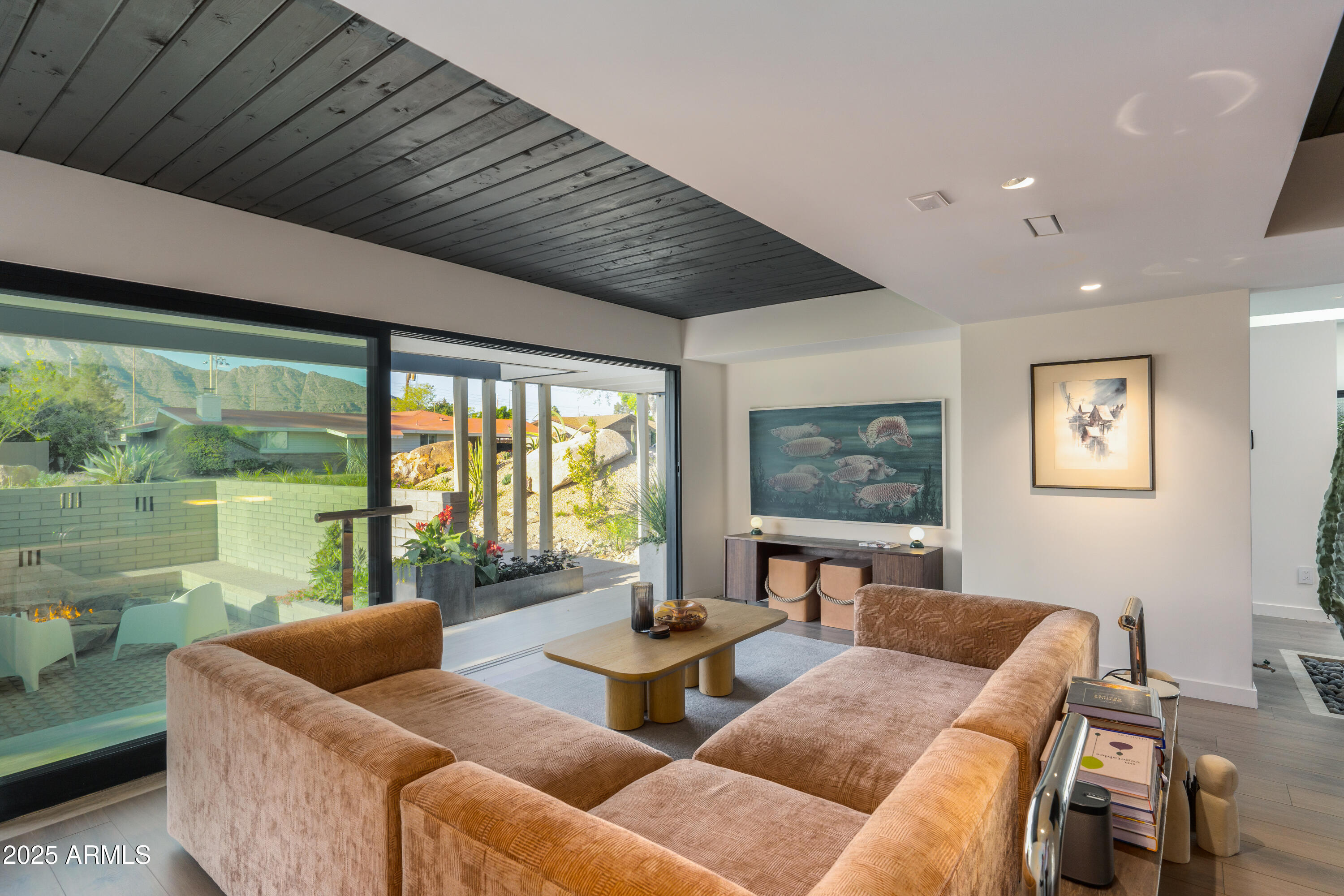 5311 E MITCHELL Drive