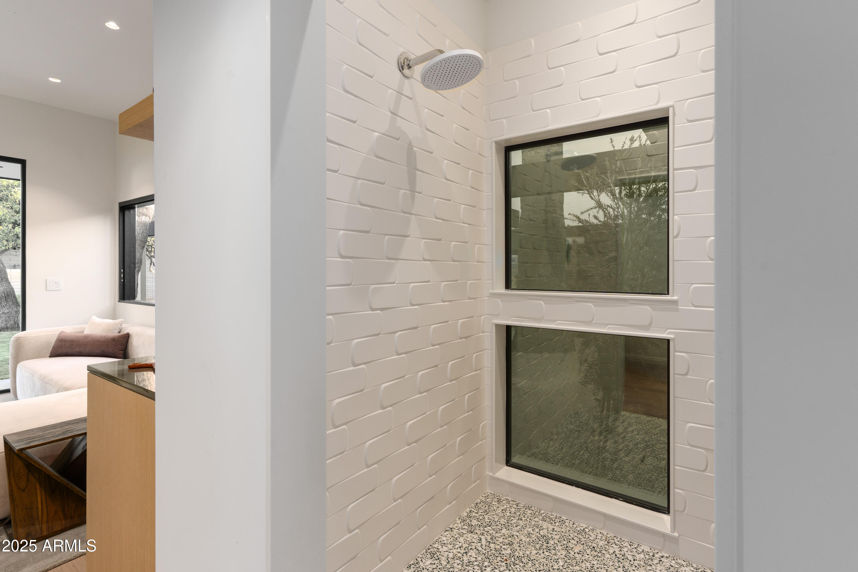 5311 E MITCHELL Drive