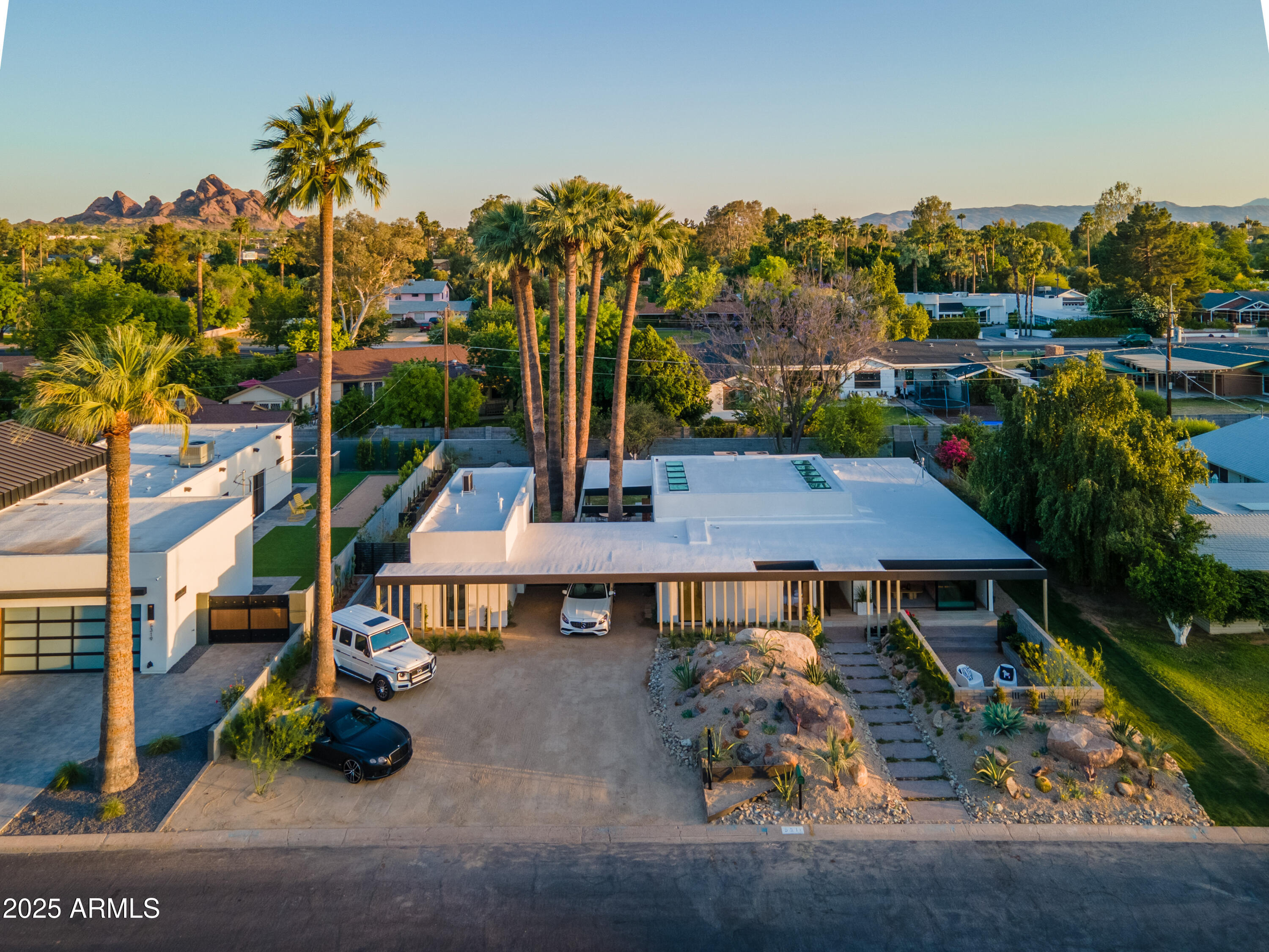 5311 E MITCHELL Drive