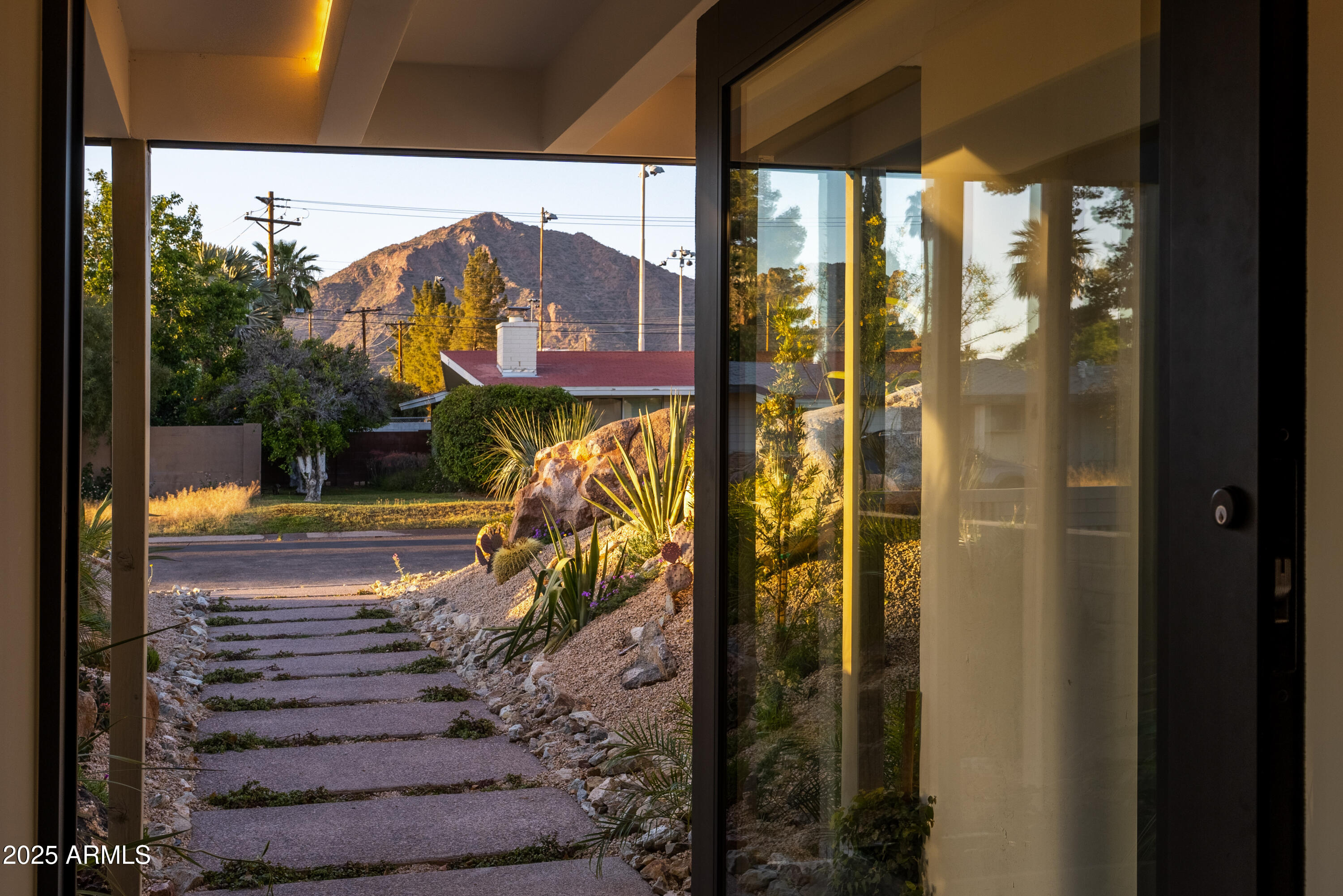 5311 E MITCHELL Drive