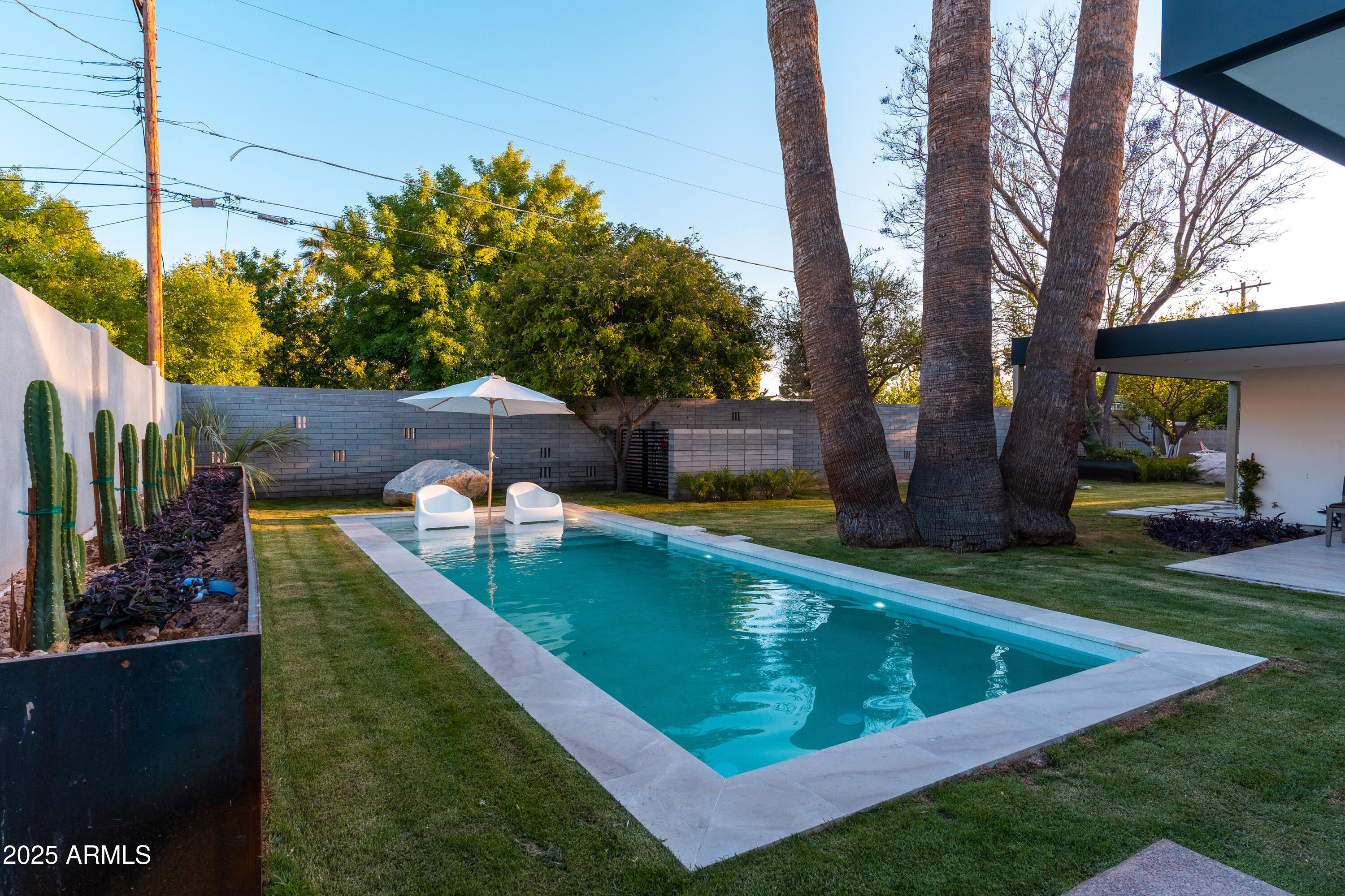 5311 E MITCHELL Drive