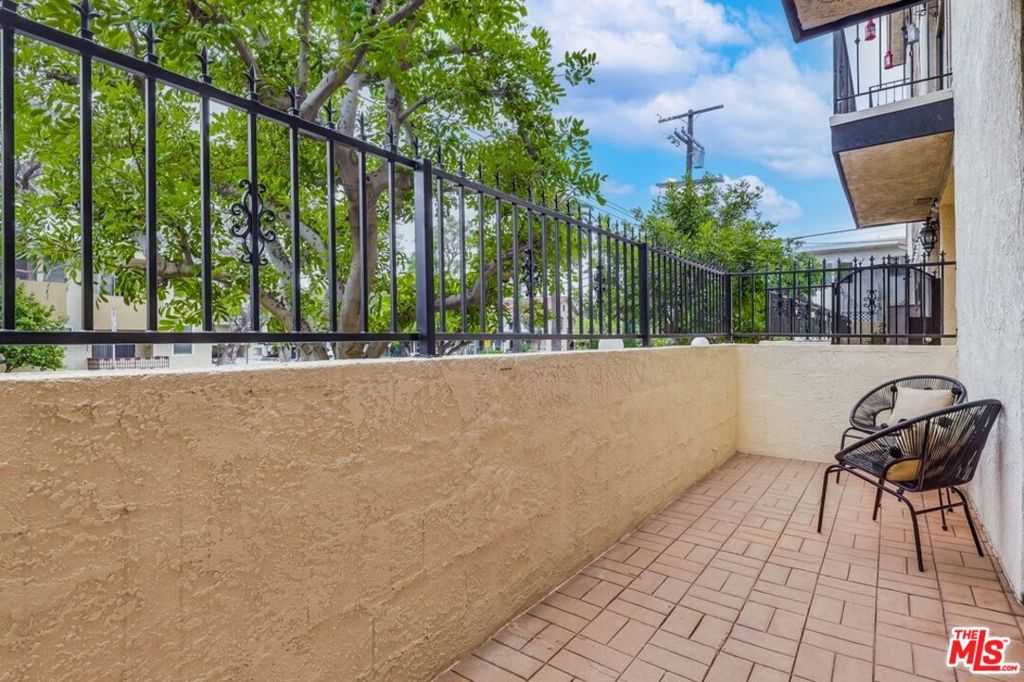 4555 Franklin Avenue 3