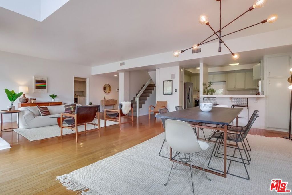 4555 Franklin Avenue 3