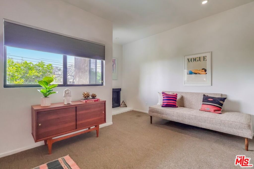 4555 Franklin Avenue 3