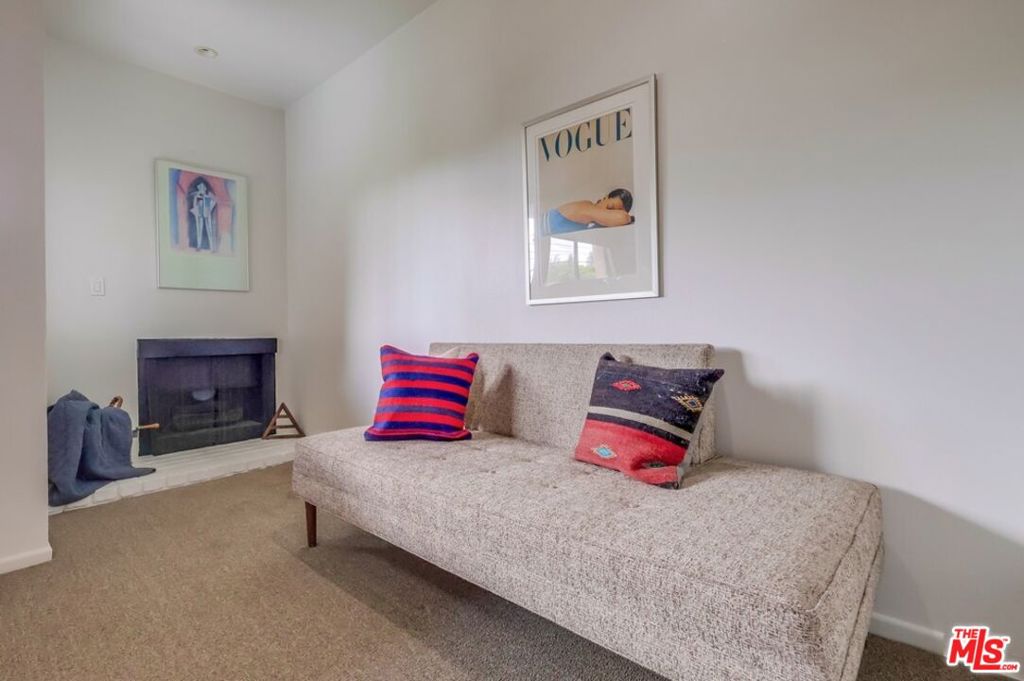 4555 Franklin Avenue 3