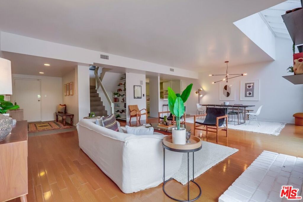 4555 Franklin Avenue 3