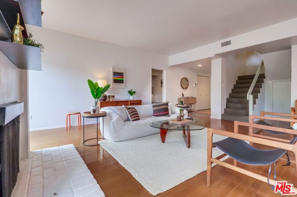 4555 Franklin Avenue 3