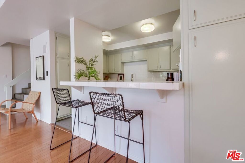4555 Franklin Avenue 3