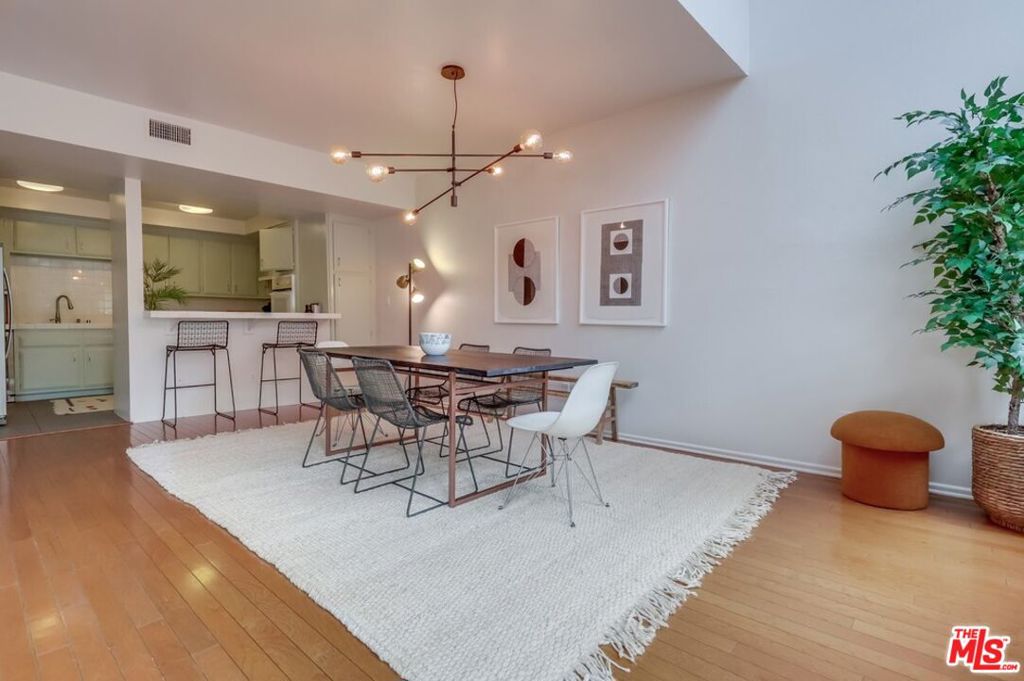 4555 Franklin Avenue 3