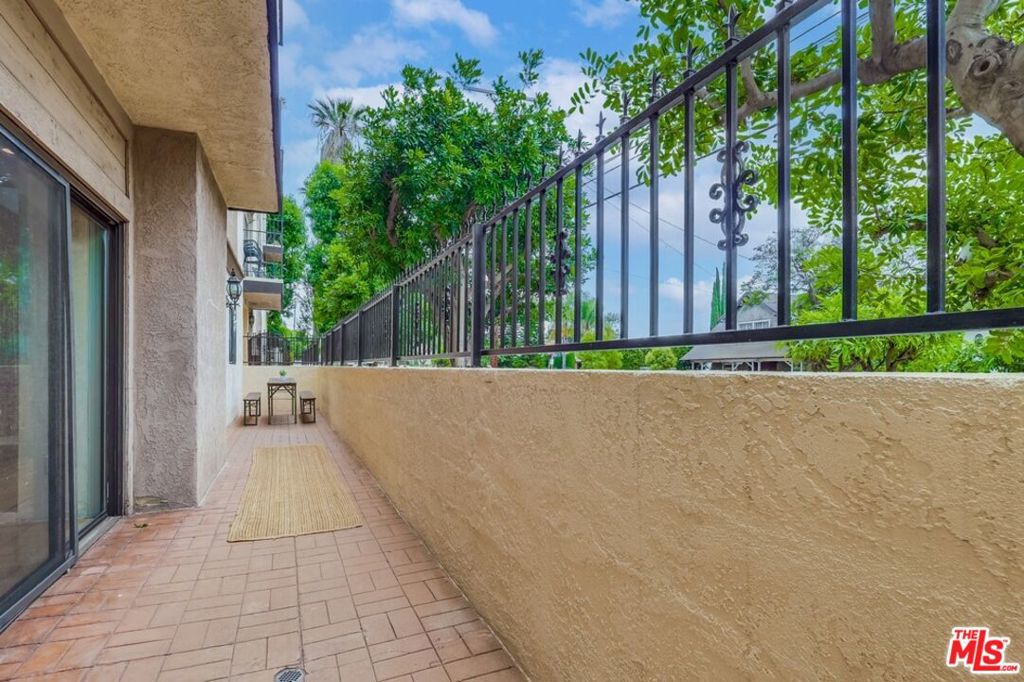 4555 Franklin Avenue 3