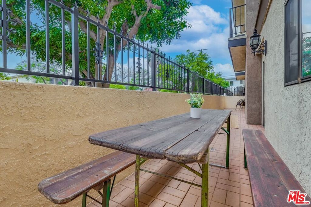 4555 Franklin Avenue 3