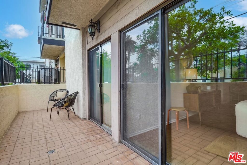 4555 Franklin Avenue 3