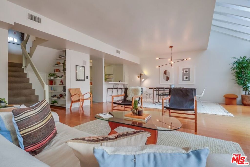 4555 Franklin Avenue 3